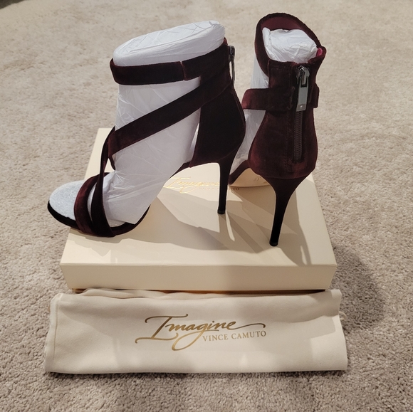 Excellent Currant Vince Camuto Velvet Devin Heels - Picture 4 of 4